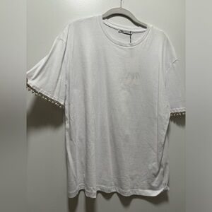 NWT Zara white oversized women’s tee, pearls on sleeve